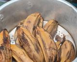 Foto langkah ke 1 dari resep Donat Pisang (Pisang goreng wijen).