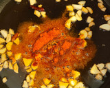Foto del paso 4 de la receta: Acelgas con patatas rehogadas con ajo y pimentón -Rápidas-
