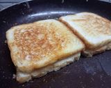 पॅन फ्रॉईड एग चीज सँडविच (egg cheese sandwich recipe in marathi) रेसिपी स्टेप 3 फोटो