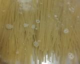 Foto del paso 1 de la receta: Fideos con crema y kanikama