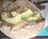 Foto del paso 3 de la receta: Bistec y guarnición de papa y cebolla