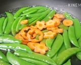 รูปขั้นตอนการทำที่ 2 ของ ผัดถั่วลันเตาหวาน|พระกระยาหารทรงโปรดของ ร.9