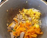 Foto langkah ke 4 dari resep Mie Goreng Daun Jeruk.