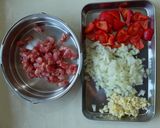A picture of step 1 of [Single Serving] Stir-Fried Sausage Pasta.