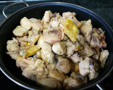 Foto del paso 2 de la receta: Pollo en pepitoria