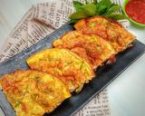 Foto langkah ke 3 dari resep Telur Dadar Daun Jeruk.