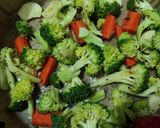 Gambar langkah 2 resipi Broccoli roasted.