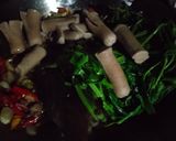 Foto langkah ke 6 dari resep Tumis kangkung sosis.