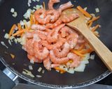 Une image de l'étape 1 de Laksa de crevette.