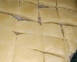 केसरिया शक्कर पारे (Kesariya shakkarpare recipe in Hindi) रेसिपी चरण 2 फोटो