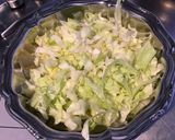 Une image de l'étape 6 de Salade composée marinée à l iceberg,pomme de terre,tomates séchées et tomme de brebis au poivre.