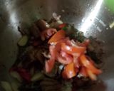 Foto langkah ke 4 dari resep Ikan Gabus Asin Masak Asam Manis.