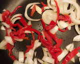 Foto del paso 2 de la receta: Seitán con cebolla y setas (veggie)