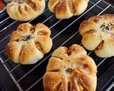A picture of step 7 of Chicken Vegetable Cheesy Bun.