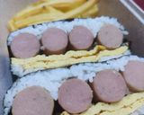 Foto langkah ke 3 dari resep Onigiri sostel untuk bontot sikecil.