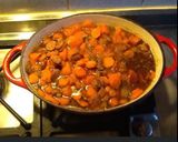Une image de l'étape 3 de Carottes aux saucisses oignons et tomates.