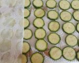 A picture of step 1 of Zucchine crisps.