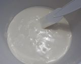Foto langkah ke 1 dari resep Bolu Kukus Semangka (Anti Gagal Tanpa Soda).