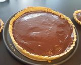 Une image de l'étape 4 de Tarte au chocolat et caramel beurre salé.
