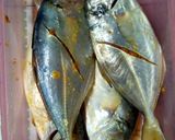 Foto langkah ke 1 dari resep Ikan Ekor Kuning & Ikan Lele Bumbu Pesmol.