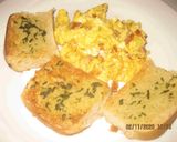 Foto del paso 3 de la receta: Tostada con mantequilla y albahaca