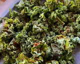 Foto del paso 1 de la receta: Chips de kale picantes