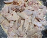 Foto langkah ke 1 dari resep Sayap Ayam Goreng Oseng Bawang.