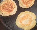 A picture of step 4 of Fluffy pancakes.