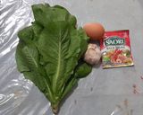 Foto langkah ke 1 dari resep Tumis Selada Romaine.