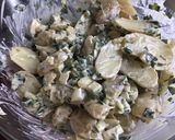 Une image de l'étape 7 de Salade de pommes de terre aux œufs oignons nouveaux moutarde et herbes.