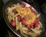 Foto del paso 7 de la receta: Papas fritas con cheddar panceta y salchichas