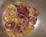 A picture of step 4 of Toast withcaramelized onions,pizoila sauce and brawn.#kidsrecipe.
