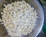 A picture of step 2 of Jollof macroni.
