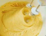 Foto langkah ke 3 dari resep Vanilla Cupcakes ala Crafty Science.