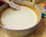 Foto del paso 2 de la receta: Pay Frío de Queso con Fresas