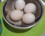 Foto langkah ke 3 dari resep Telur Setengah Matang.