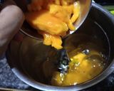 A picture of step 4 of Mango jelly crystal ice cream.