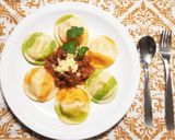 Foto del paso 5 de la receta: Sorrentinos tricolor - Muzzarela y jamón crudo