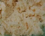 Foto langkah ke 2 dari resep Korean Garlic Cheese Bread.