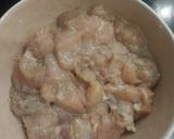 A picture of step 1 of Chicken With Almond.