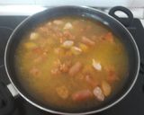 Foto del paso 3 de la receta: Arroz con salchichas rojas y mini hamburguesas