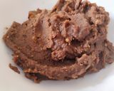 A picture of step 2 of Znoud-el-sit with creamy choco hummus filling and red grape sauce.