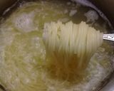 A picture of step 4 of Hakka Noodles with Chicken Swirls.