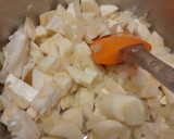 A picture of step 3 of More soup: parsnip and tomato soup (vegan).