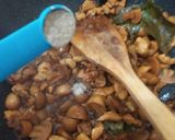 Foto langkah ke 5 dari resep Ayam Jamur Kecap Super Praktis (Untuk Toping Mie).
