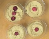 Foto del passaggio 6 della ricetta Tortino allo Yogurt e Lamponi con Crema Inglese al Latte Condensato
