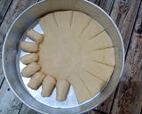 Foto langkah ke 8 dari resep Homemade Cheesy Bites Pizza.