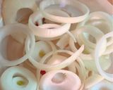 Gambar langkah 1 resipi Crunchy Onion Ring.