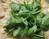 Foto del passaggio 4 della ricetta Bocconcini di pollo al curry con spinacino