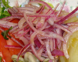 Foto del paso 3 de la receta: FILETES DE LOCOS CON ADEREZO DE ALCAPARRAS Y PEPINILLOS. JON STYLE